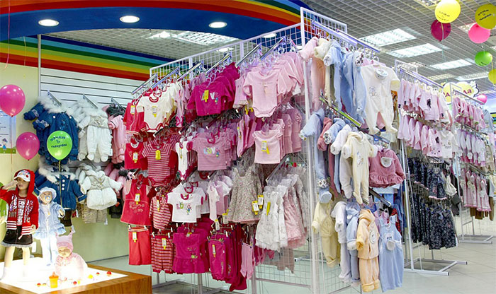 Изготовление торгового оборудования для магазина детской одежды на заказ в Москве
